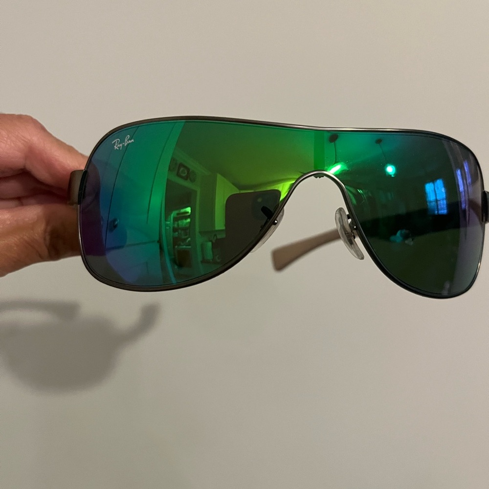 Ray-Ban Black Frame with Green Lenses🔥🔥❤️❤️